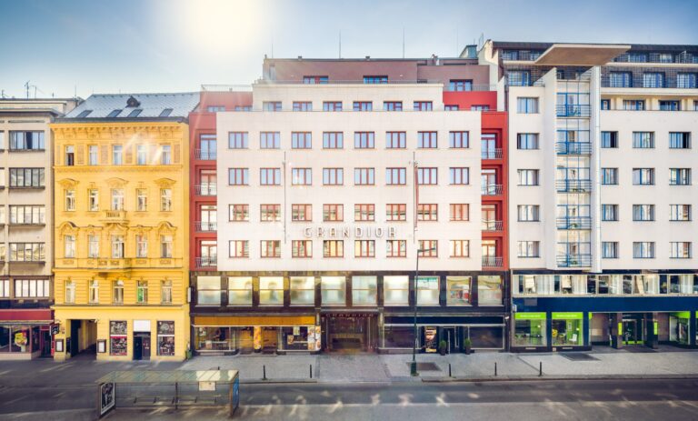 otel8